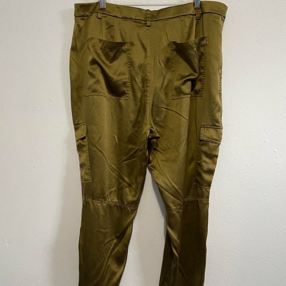 Banana Republic Women's Allure Silk Cargo Pants Dark Olive Green - Picture 6 of 7